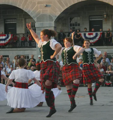 Rob-Roy-Highland-Dancers-Fort-Henry-Tattoo-2006.webp
