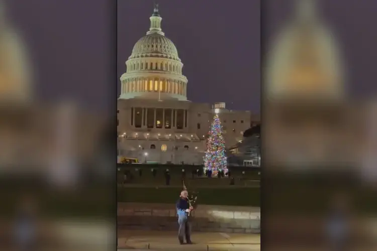 WATCH: DC firefighter plays 'Jingle Bells' on bagpipes at US Capitol Christmas tree