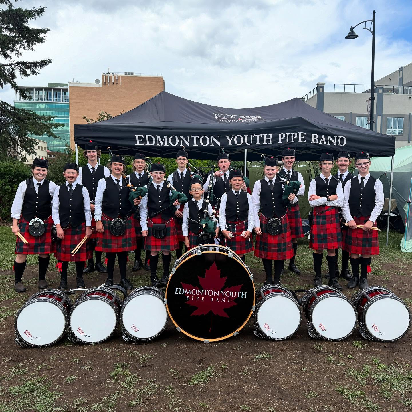 Edmonton Youth Pipe Band posing together with their instruments
