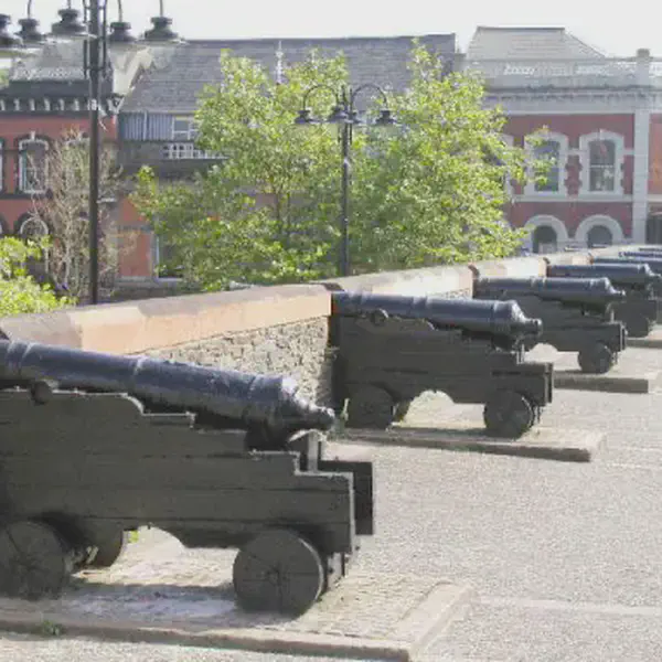 Siege of Derry begins