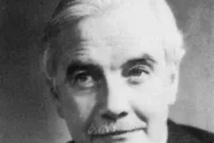 Popular character actor Fulton McKay was born.