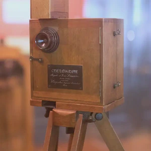 A demonstration of the cinématographe is held in Dublin at Dan Lowreys Star of Erin theatre