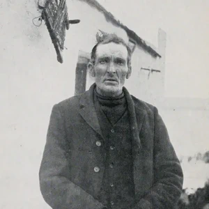 Tomas O Criomthain, Irish author of An t-Oileanach (The Islandman), died