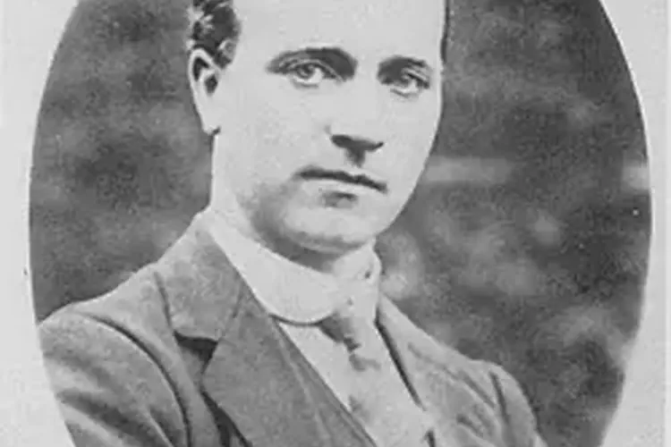 Tomás MacCurtain, Lord Mayor of Cork for Sinn Féin and inventor of the famous Flying Column, is killed by Black & Tans