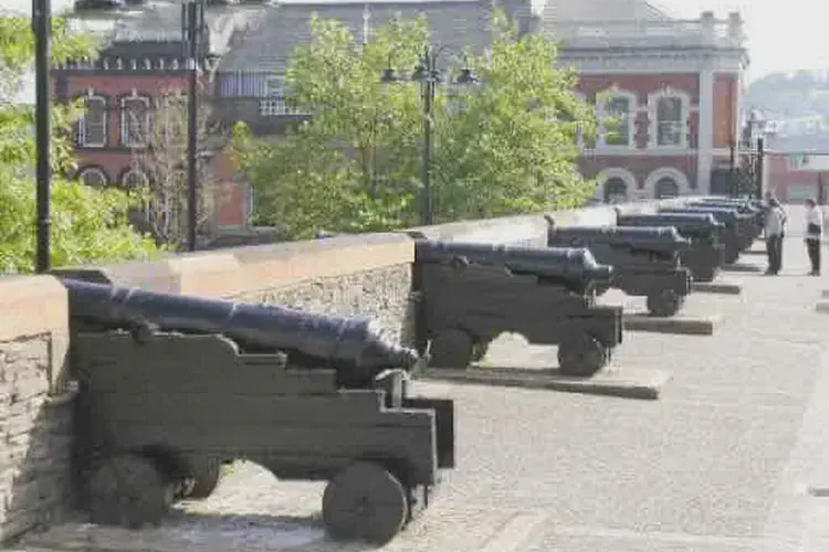 Thirteen Apprentice Boys refuse to let a Catholic army into Derry-Londonderry