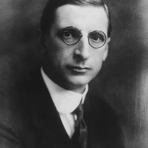 Éamon de Valera wins election to Parliament
