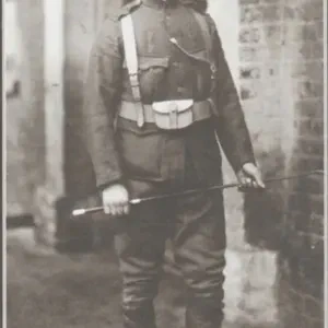 Irish republican Erskine Childers is executed by the Free State government
