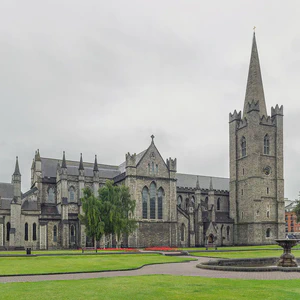 John Travers, Chancellor of St Patricks Cathedral, is executed for high treason at Oxmantown Green for conspiring with Lord Offaly