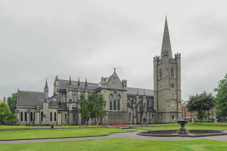 John Travers, Chancellor of St Patricks Cathedral, is executed for high treason at Oxmantown Green for conspiring with Lord Offaly