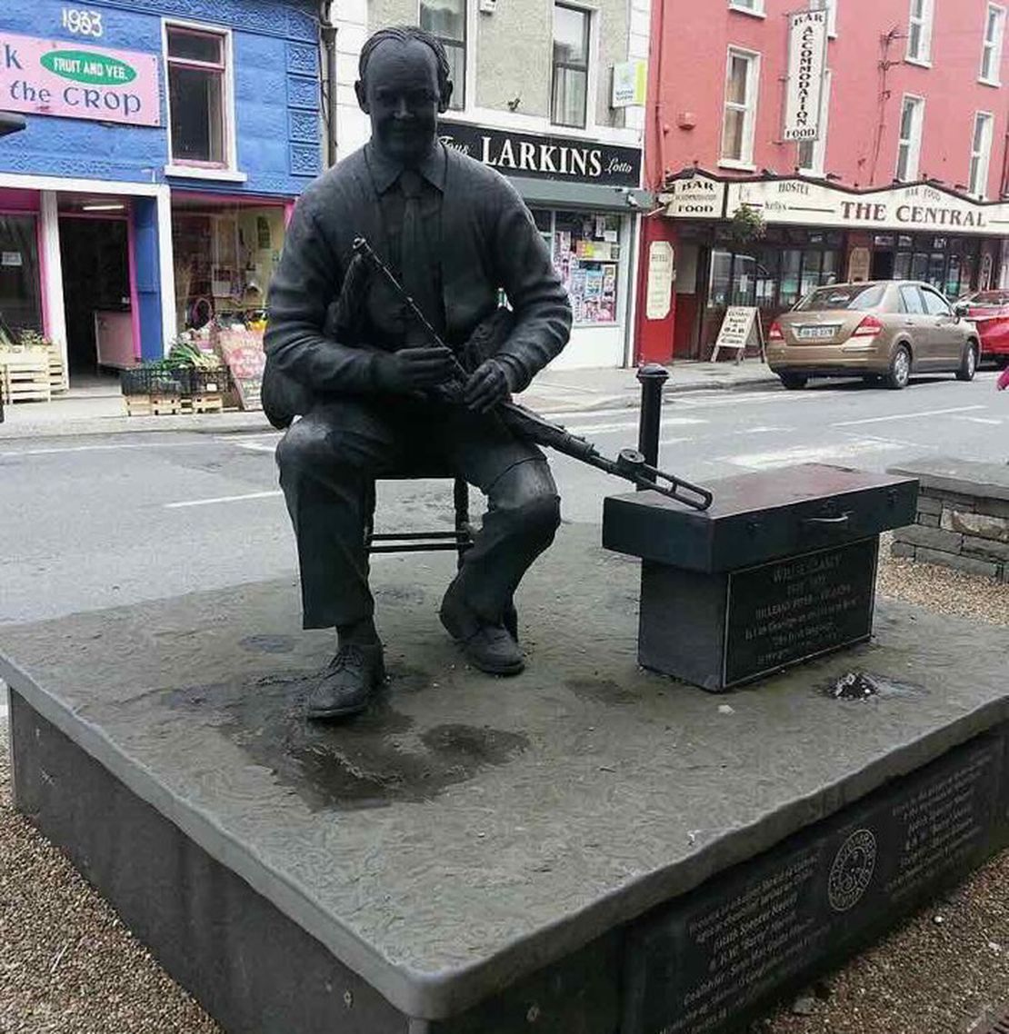Willie Clancy, Irish folklorist and traditional Uilleann bagpiper, died